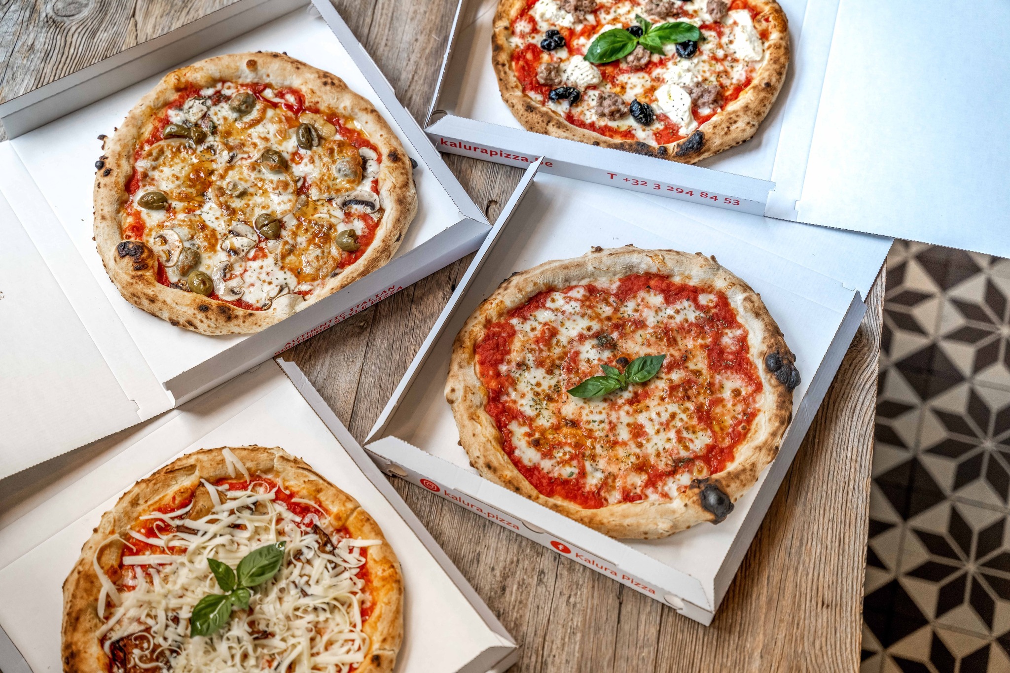 Freshly baked pizzas at Kalura, Antwerp